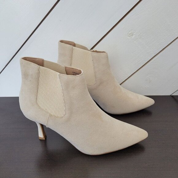 NEW Journee Collection Elitta Ivory Womens 10 Ankle Booties Faux Suede Pointed - Picture 1 of 10